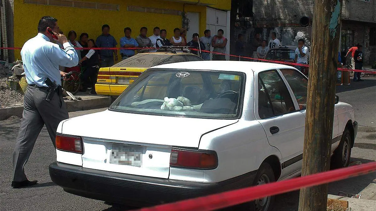 Asesinan a dos hombres al interior de un auto en Martínez de la Torre